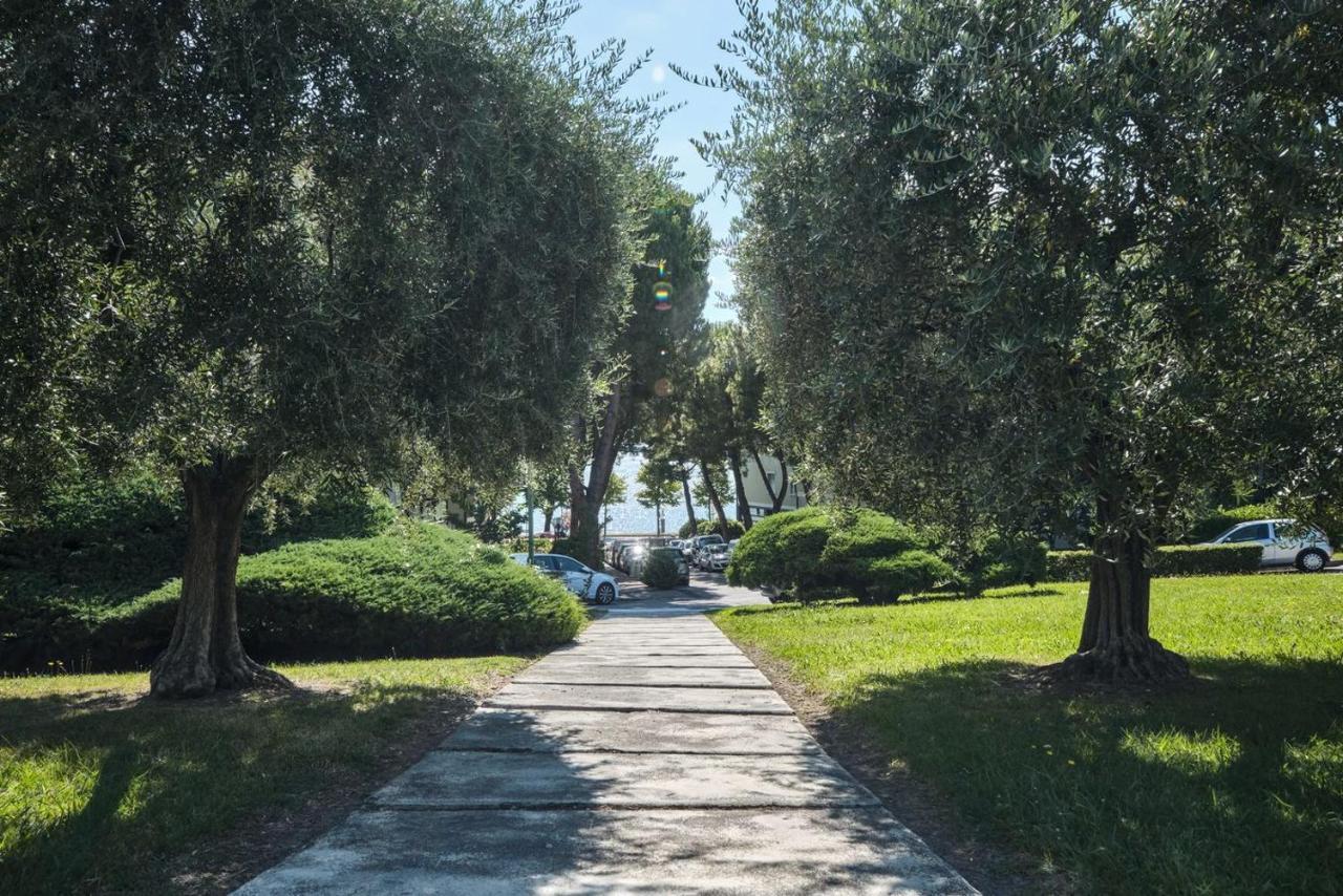 Appartamento Floriana Desenzano del Garda Exterior foto